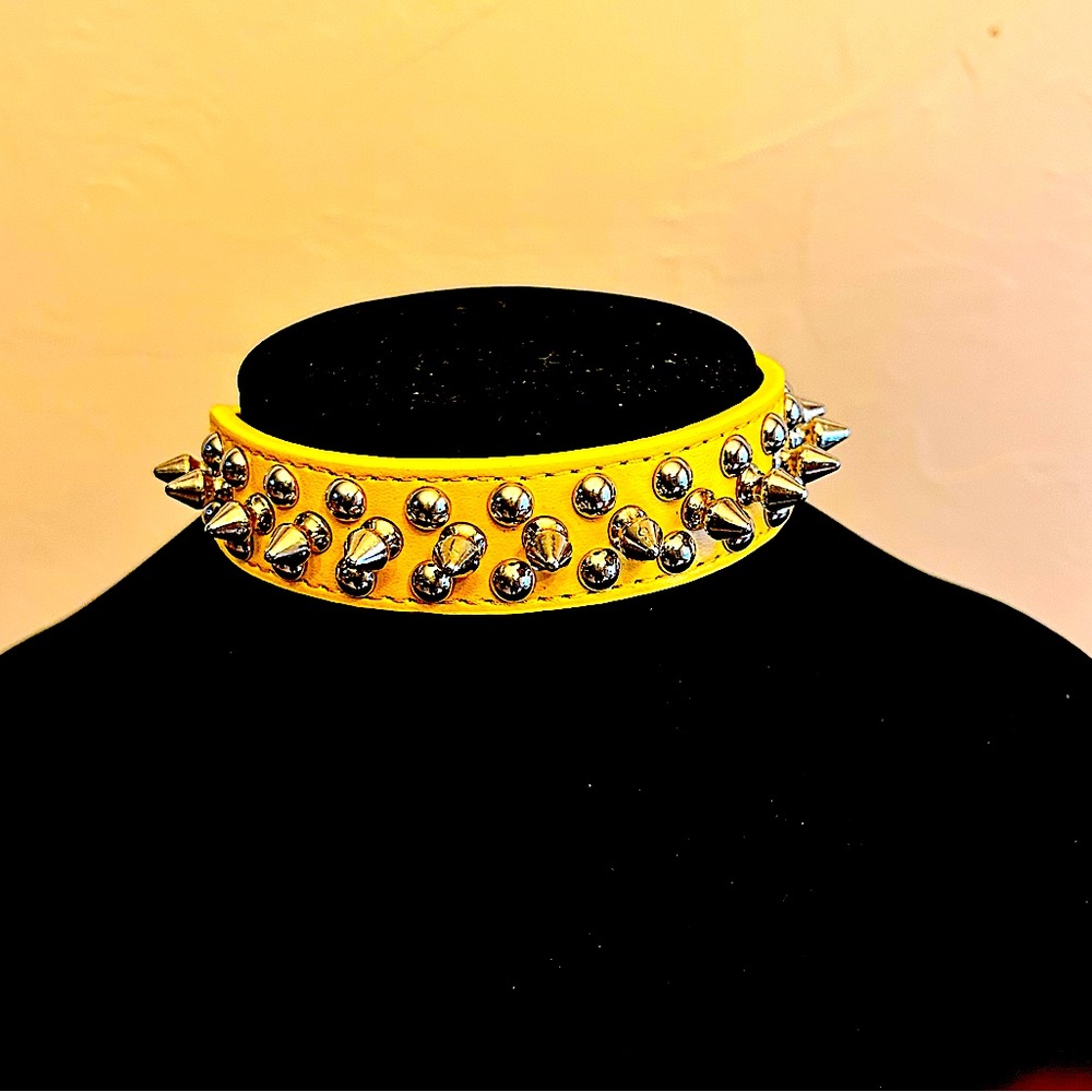 Choker Dazzling And Dangerous